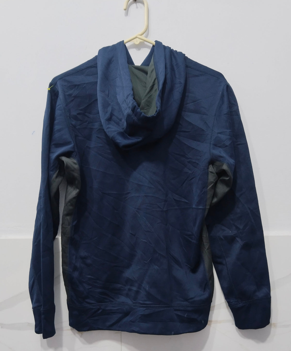 Nike Hoodie 100% Polyester