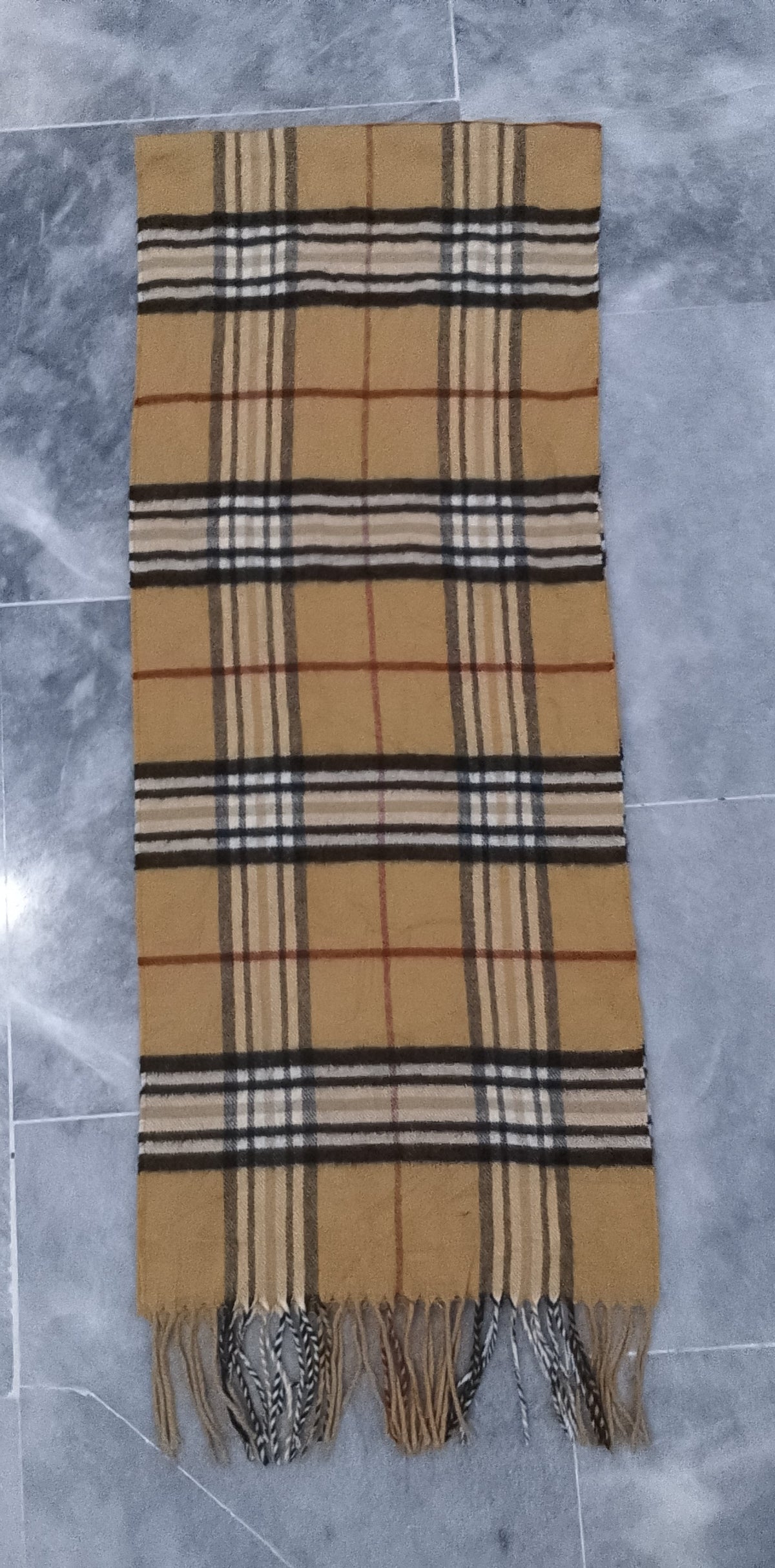 UNBRANDED SCARF (BURBERRY STYLE)