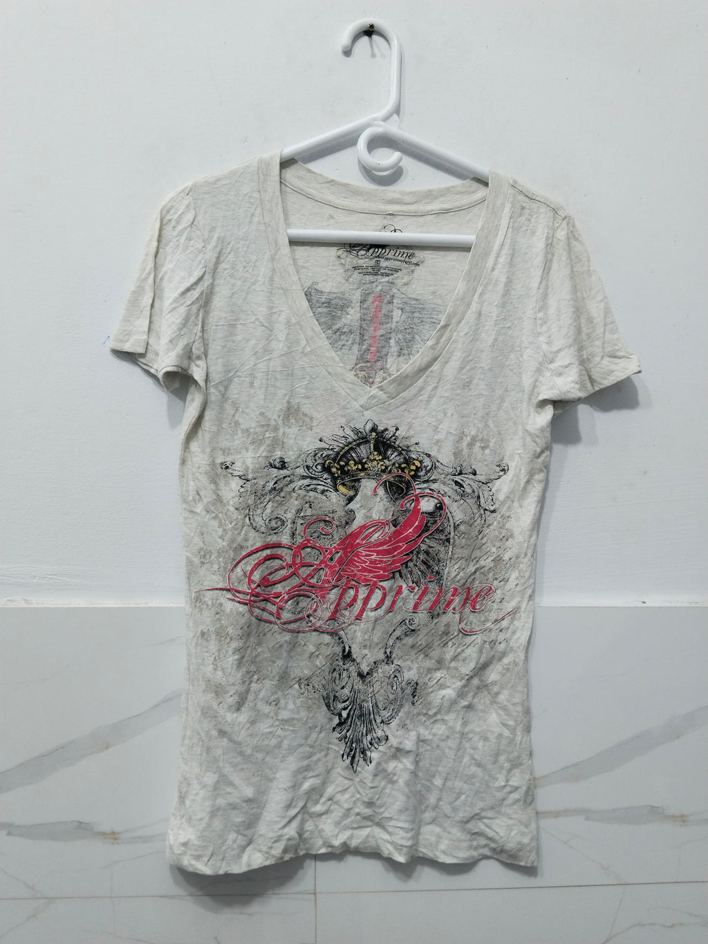 Apprime Y2K Graphic V-Neck Tee