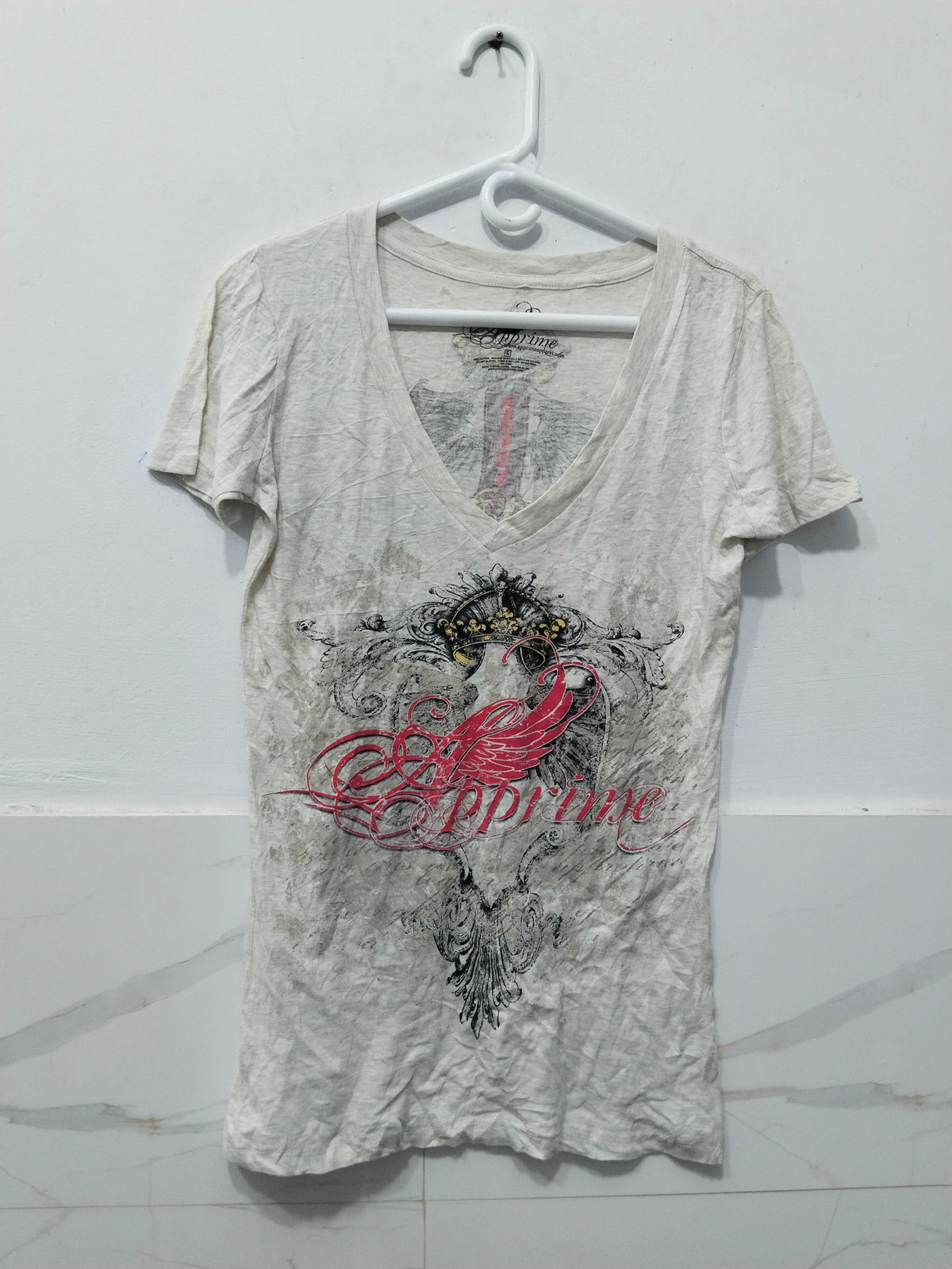 Apprime Y2K Graphic V-Neck Tee
