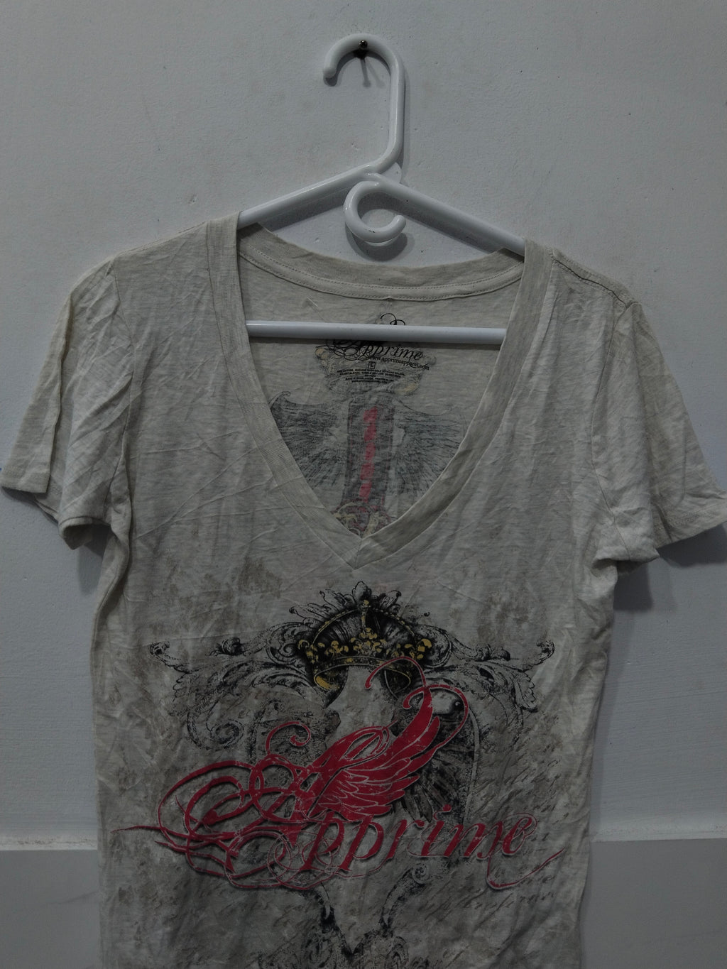 Apprime Y2K Graphic V-Neck Tee