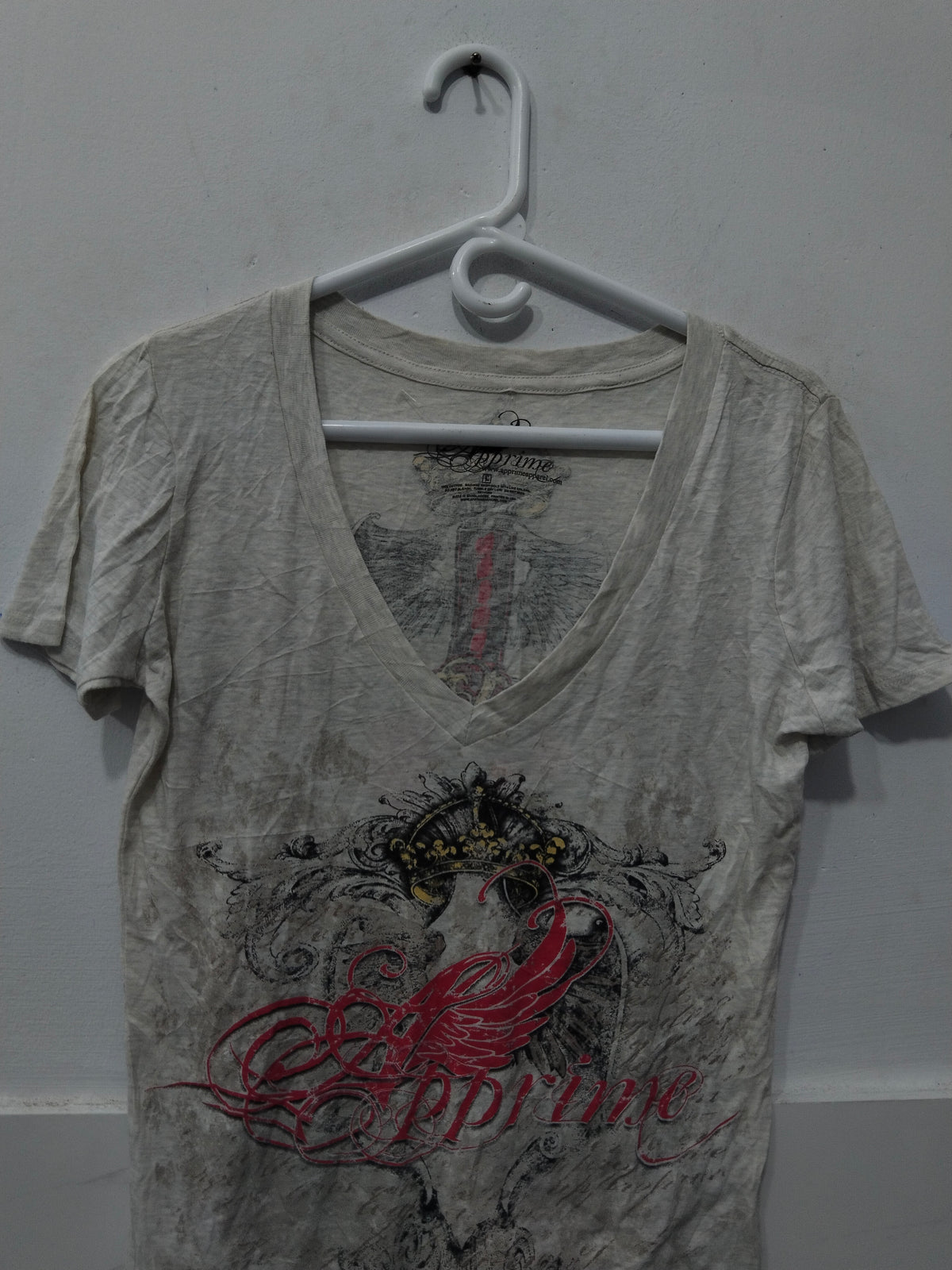 Apprime Y2K Graphic V-Neck Tee