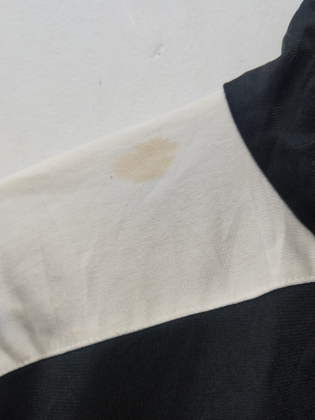 Pre-Owned adidas Black Pullover Sweatshirt with Sleeve Logo (With Color Marks)