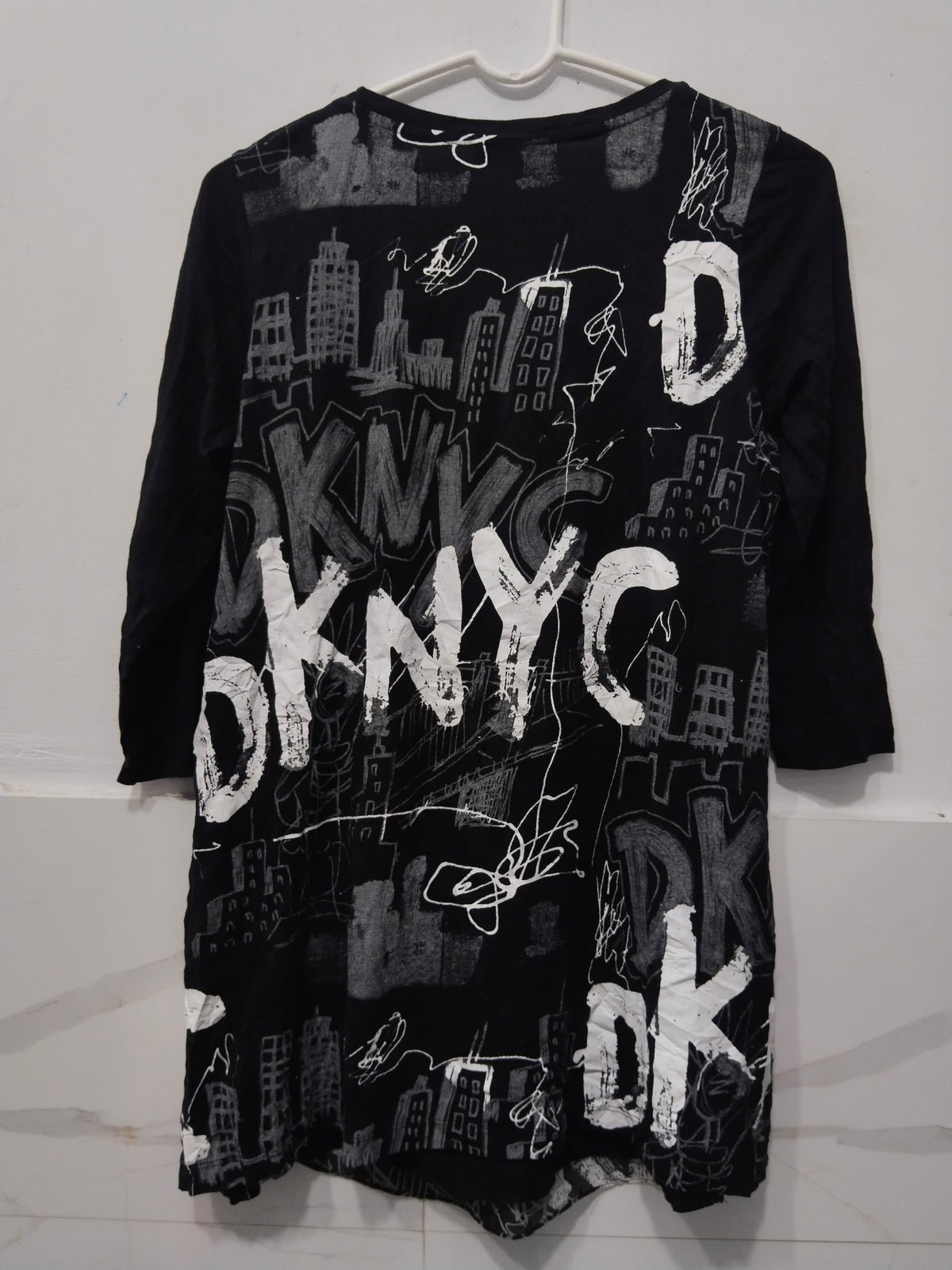 DKNY Women's Black & White Graffiti NYC Skyline Print Long Sleeve Casual Top / Tunic
