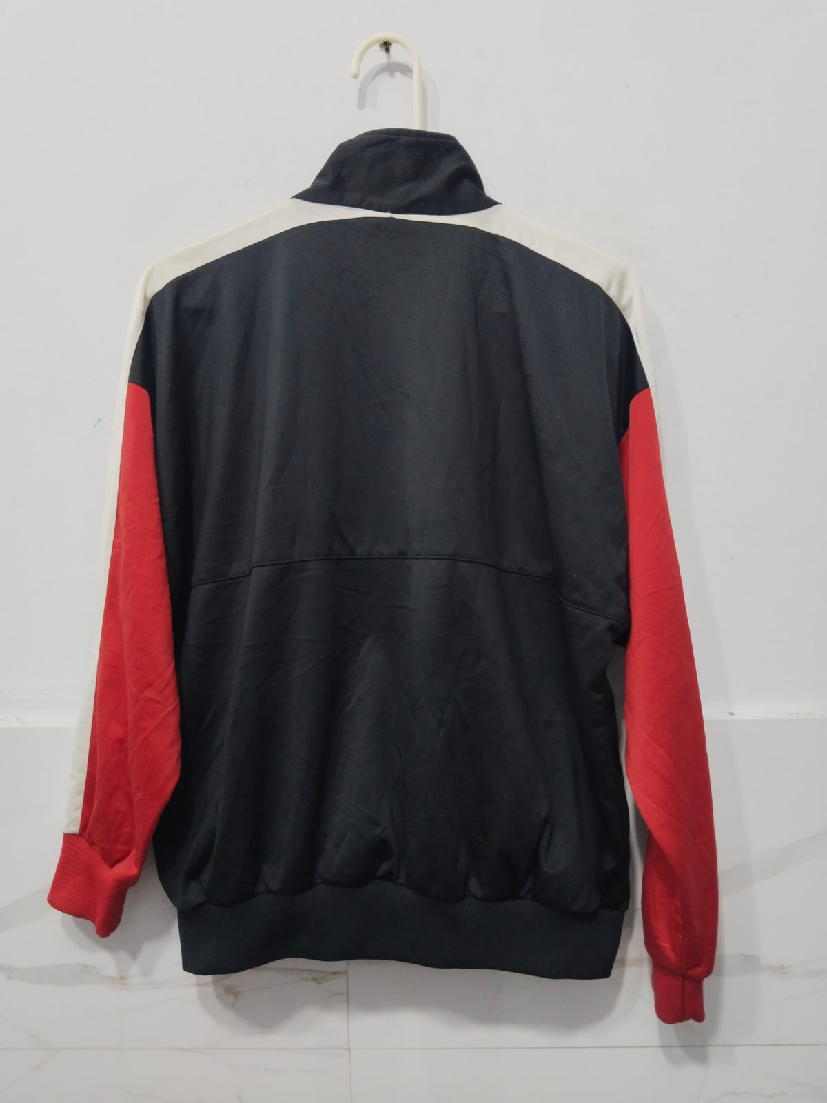 Pre-Owned adidas Black Pullover Sweatshirt with Sleeve Logo (With Color Marks)