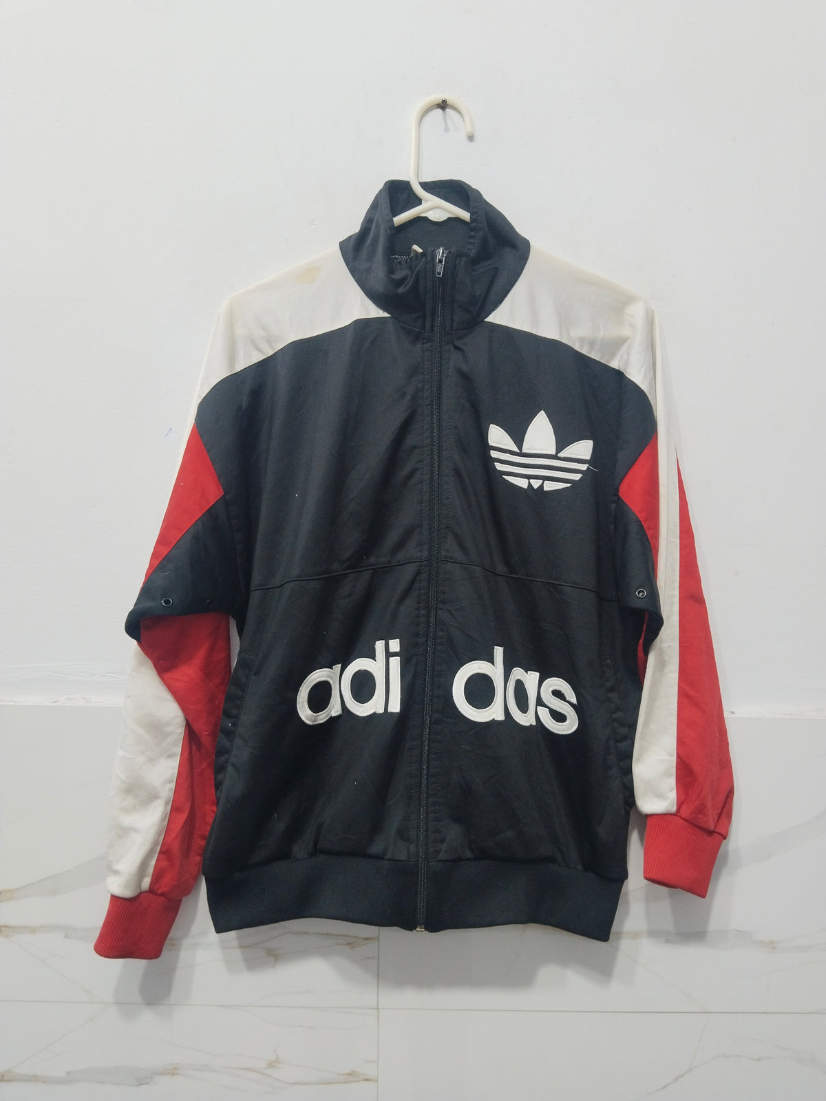 Pre-Owned adidas Black Pullover Sweatshirt with Sleeve Logo (With Color Marks)