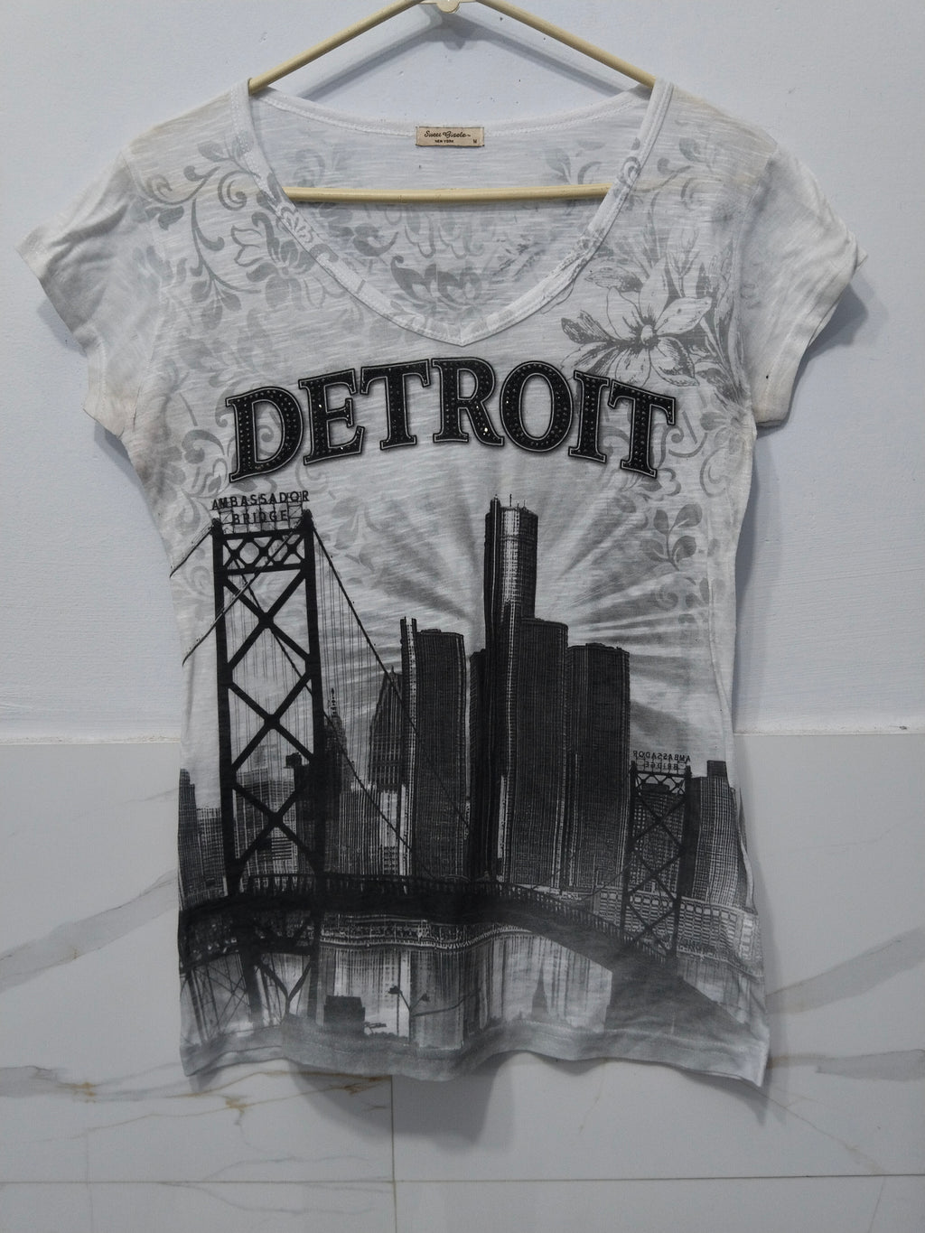 Sweet Gisele V- neck women's Shirt