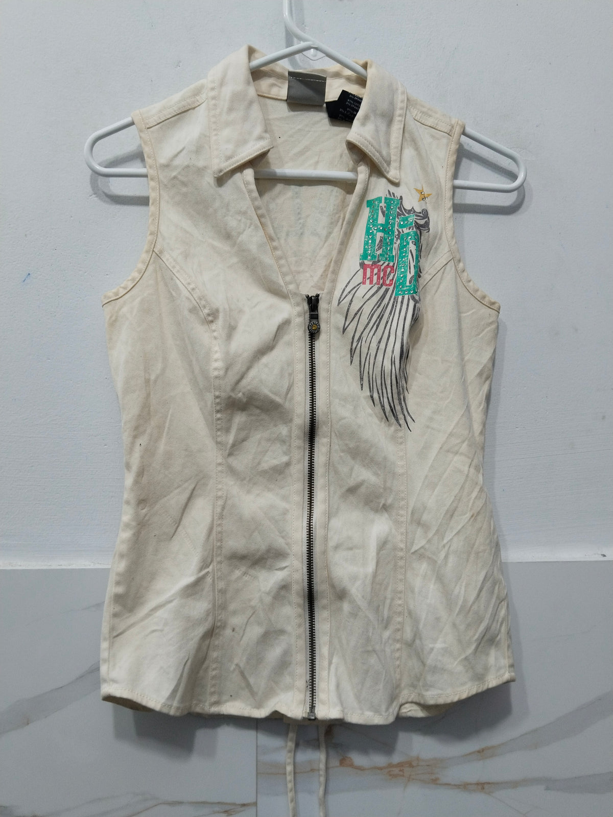 Women’s Off-White Sleeveless Graphic Front-Zip Vest