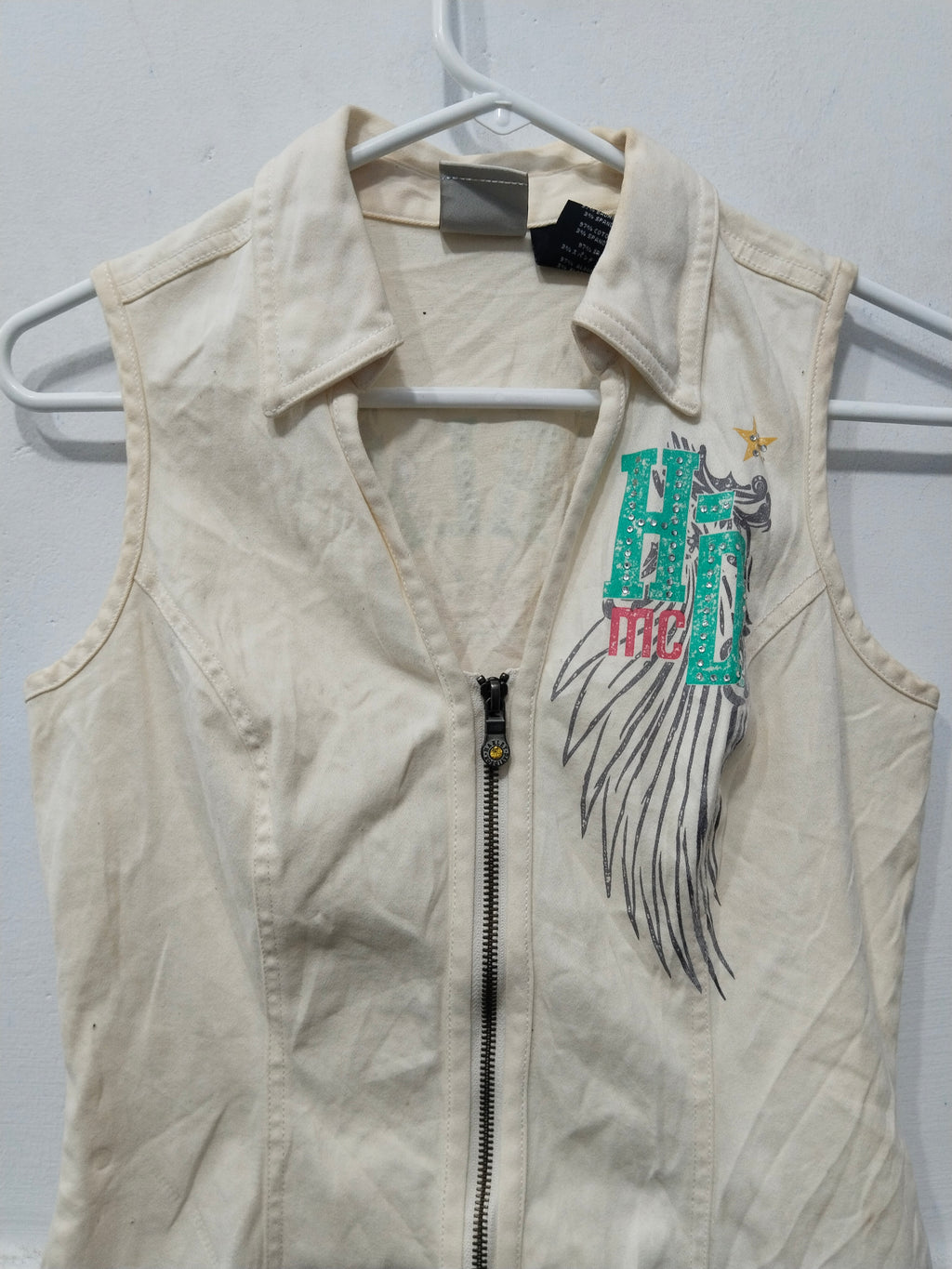 Women’s Off-White Sleeveless Graphic Front-Zip Vest