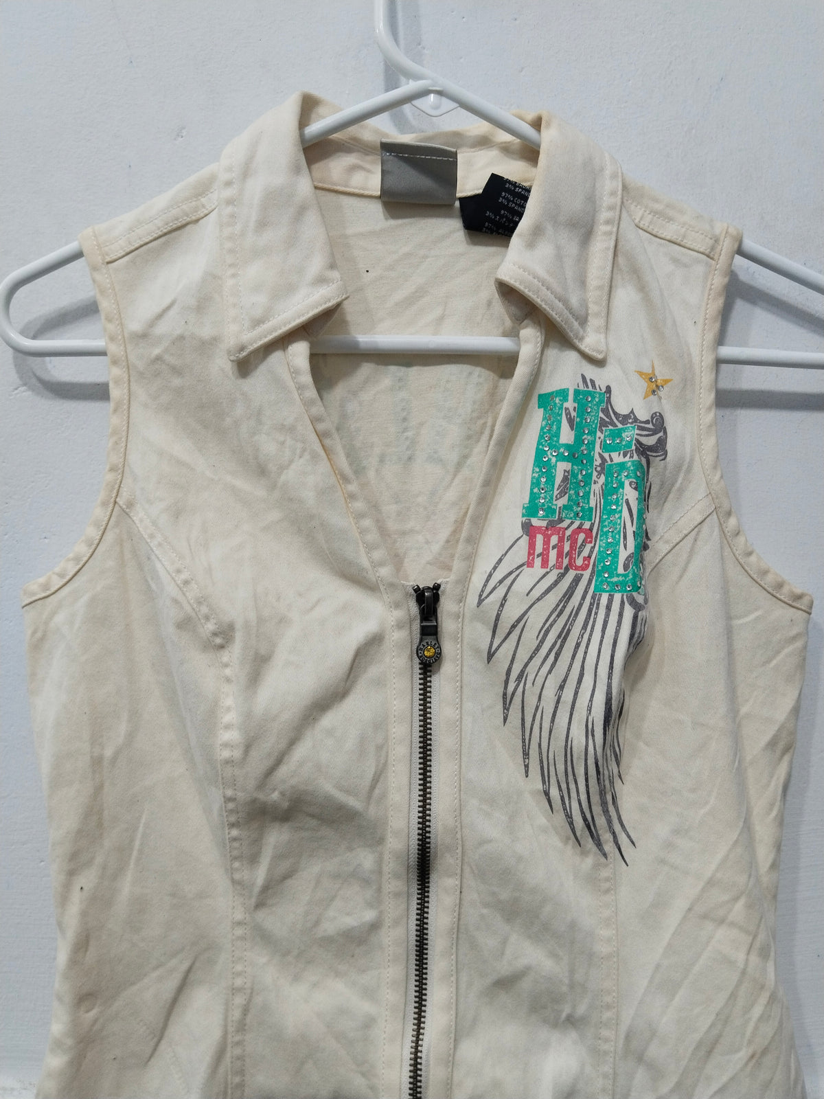Women’s Off-White Sleeveless Graphic Front-Zip Vest