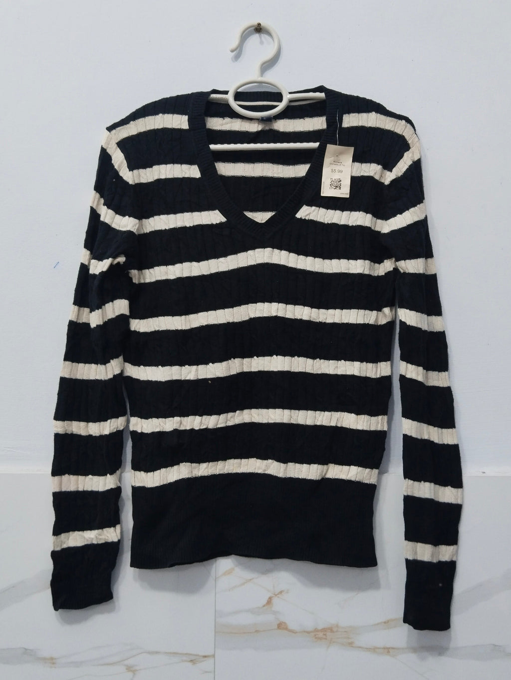 Tommy Hilfiger Women's v- neck Sweater